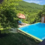 Kuca Za Odmor Raj بيت للعطل *